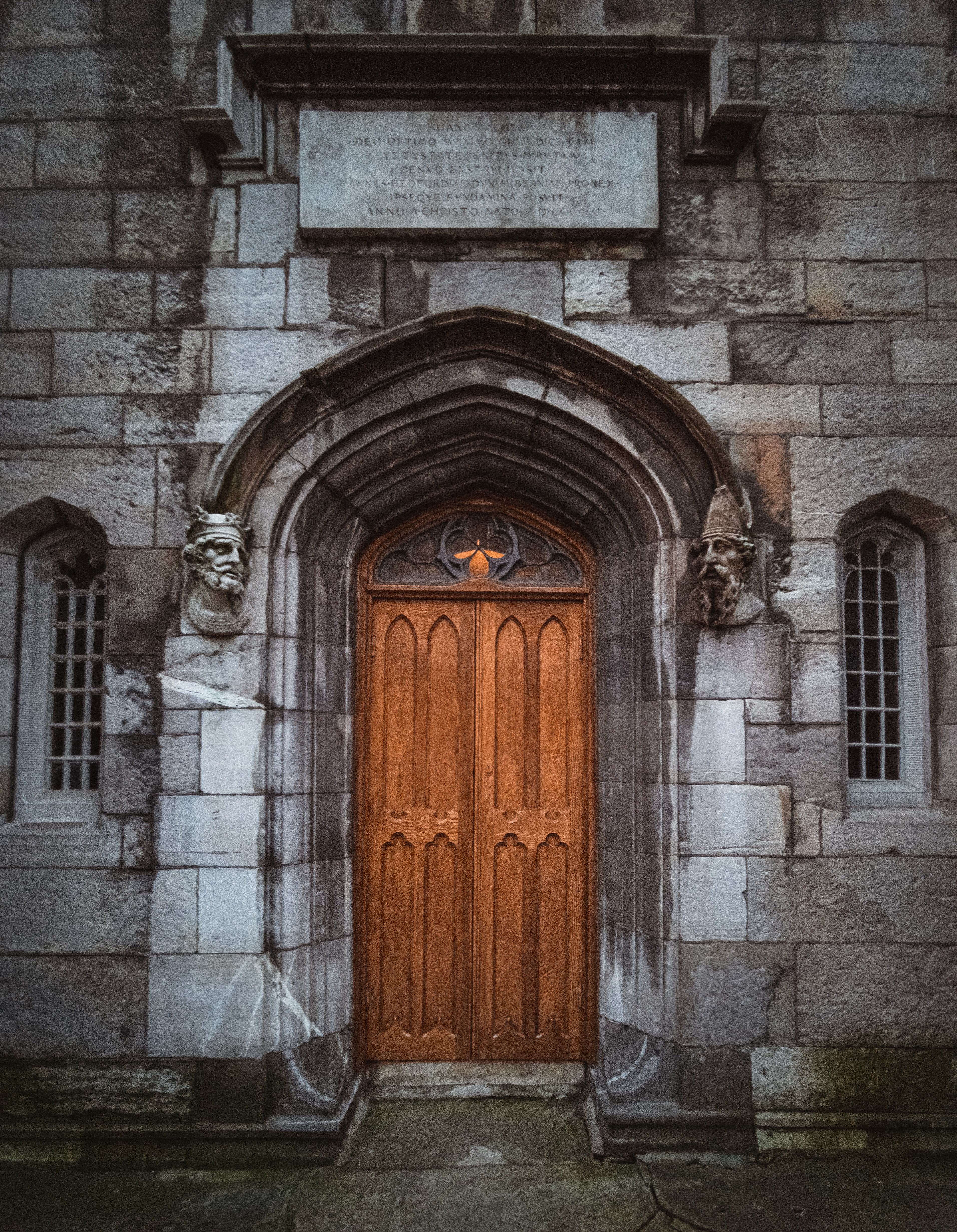 An image of a castle door, which leads to the main hall when clicked.